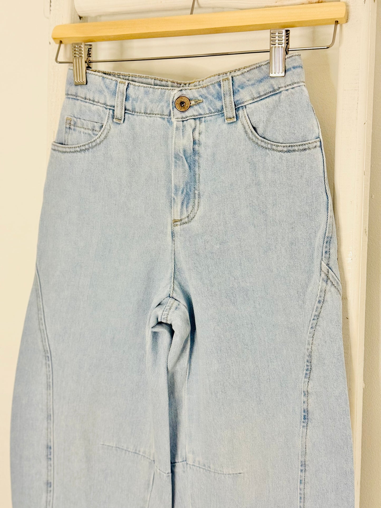 Light Barrel Jeans